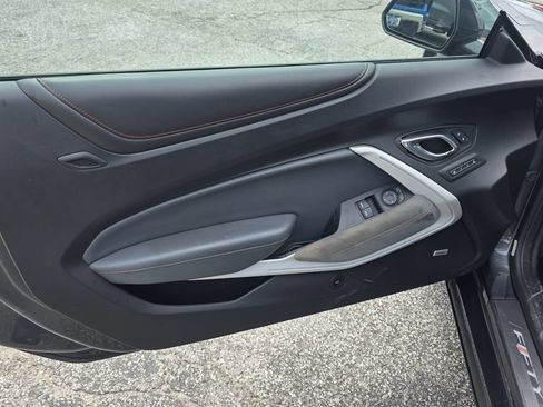 Used 2017 Chevrolet Camaro LT RWD image 15