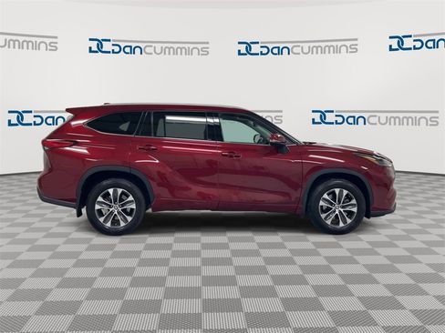 Used 2022 Toyota Highlander XLE image 9