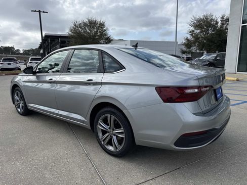 Used 2024 Volkswagen Jetta SE image 7