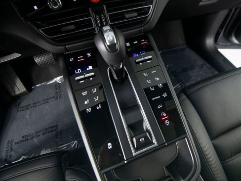 Certified 2026 Porsche Macan AWD/4WD image 29