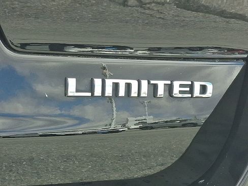 Used 2023 Jeep Grand Cherokee L Limited AWD/4WD image 30