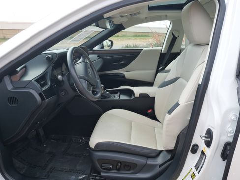 Used 2024 Lexus ES 350 w/ Premium Package image 9