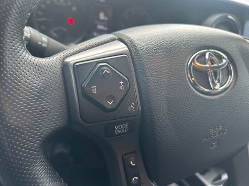 Used 2016 Toyota Tacoma TRD Sport w/ Towing Package image 17