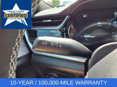 Used 2022 Jeep Grand Cherokee Overland w/ Luxury Tech Group IV AWD/4WD image 19