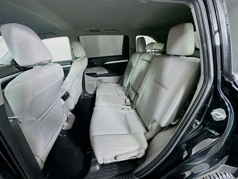 Used 2019 Toyota Highlander LE image 23