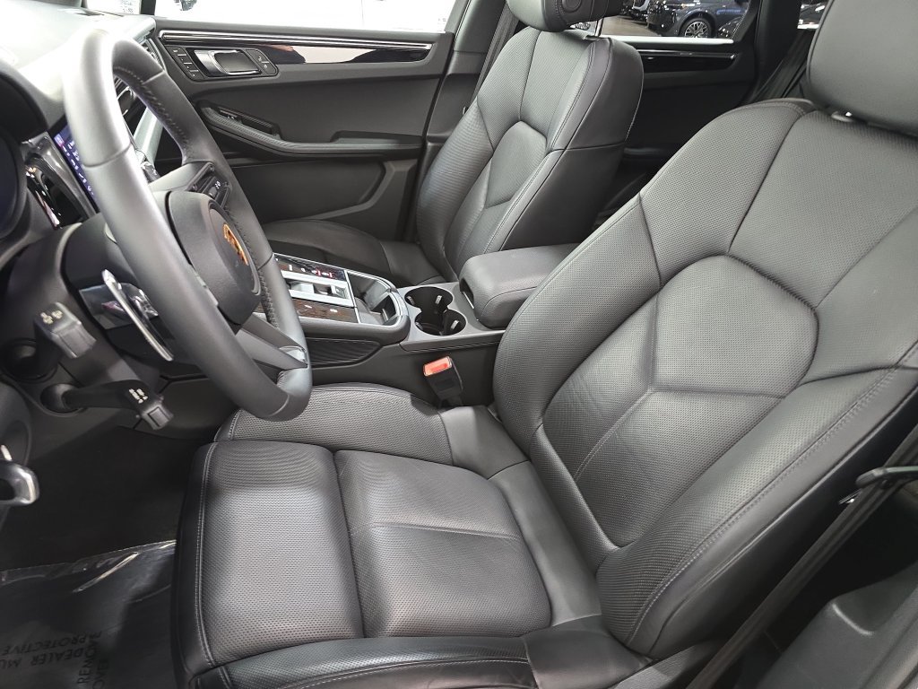 Certified 2025 Porsche Macan S AWD/4WD image 5