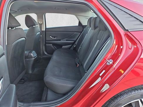 Used 2023 Hyundai Elantra SEL w/ Convenience Package image 19