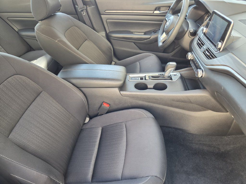 Used 2025 Nissan Altima 2.5 SV AWD/4WD image 12