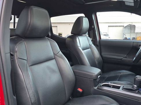 Used 2020 Toyota Tacoma TRD Off-Road image 13