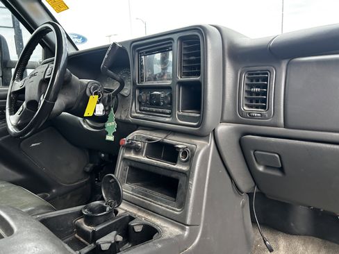 Used 2005 GMC Sierra 2500 SLT w/ Heavy-Duty Power Package image 14