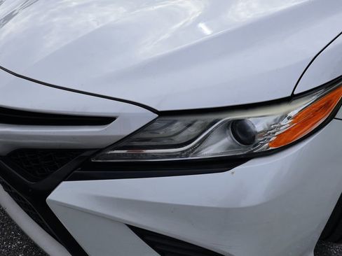 Used 2020 Toyota Camry XSE FWD image 3