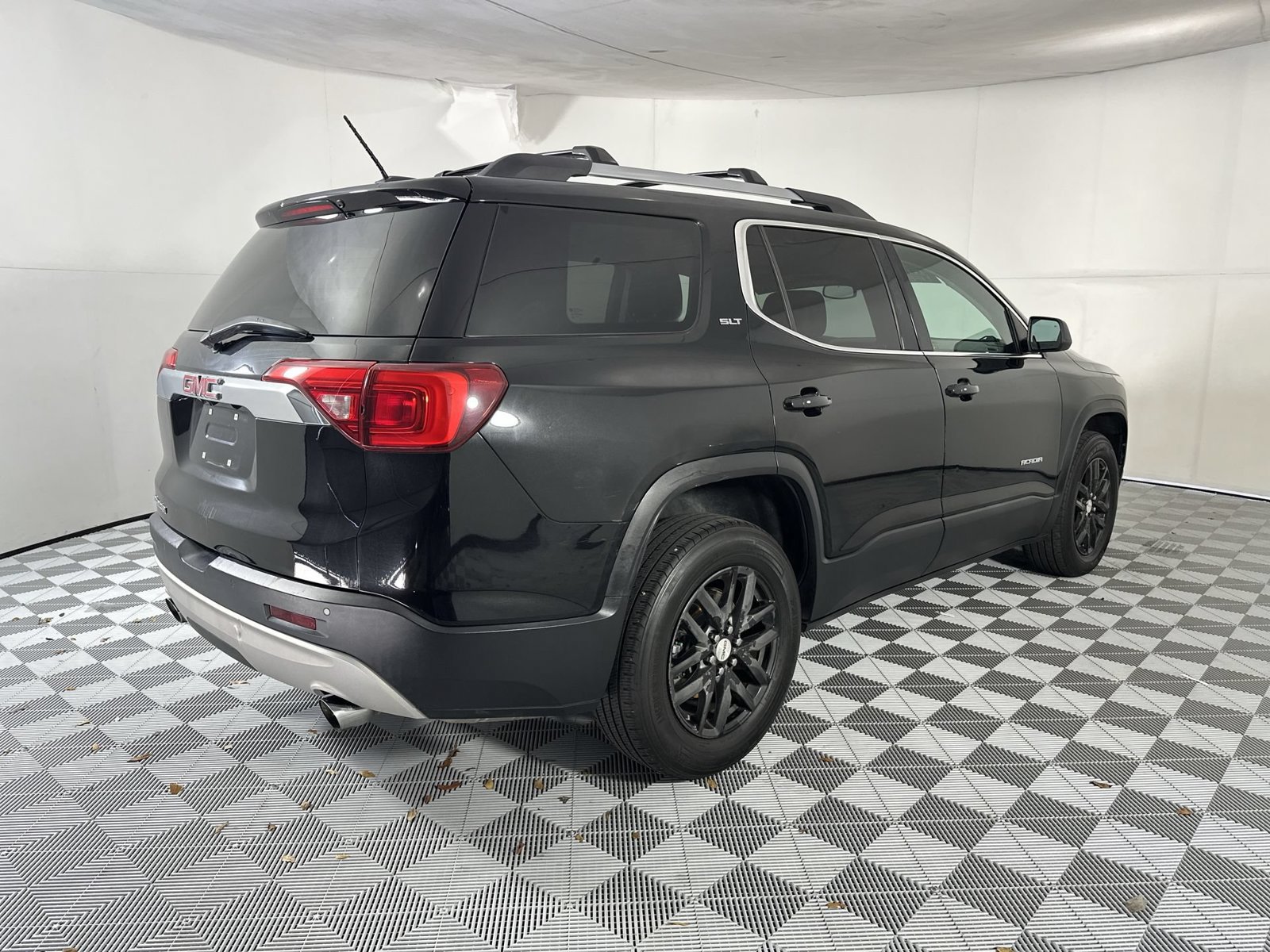 Used 2019 GMC Acadia SLT FWD image 8