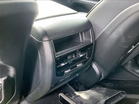 Used 2024 Jeep Grand Cherokee Limited w/ Black Appearance Package image 33