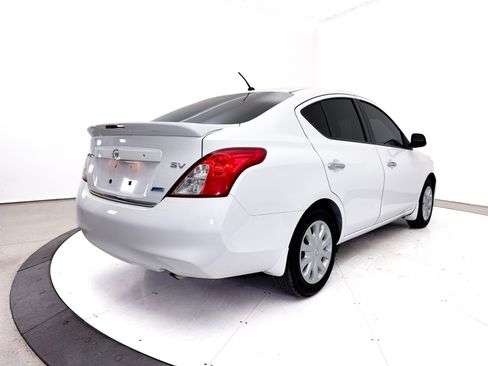 Used 2014 Nissan Versa SV FWD image 11