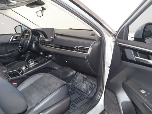 Used 2024 Mitsubishi Outlander SE AWD/4WD image 42