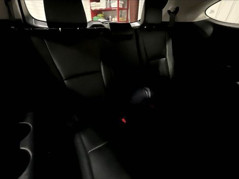Used 2023 Toyota Highlander XLE AWD/4WD image 28