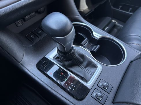 Used 2018 Toyota Highlander XLE image 26