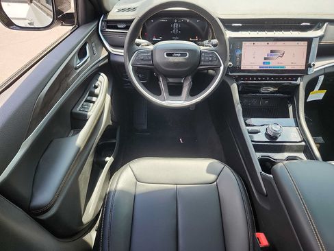 New 2026 Jeep Grand Cherokee Limited AWD/4WD image 7