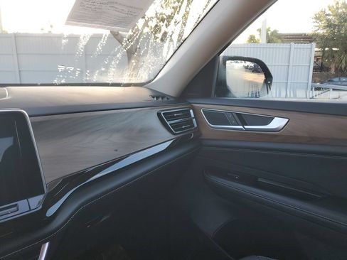 Certified 2024 Volkswagen Atlas SE FWD image 30