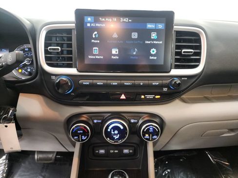 Used 2022 Hyundai Venue SEL w/ Cargo Package FWD image 17