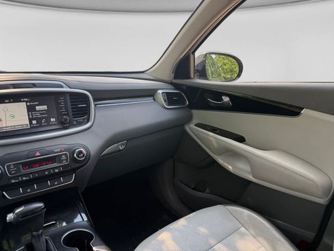 Used 2019 Kia Sorento SX FWD image 19