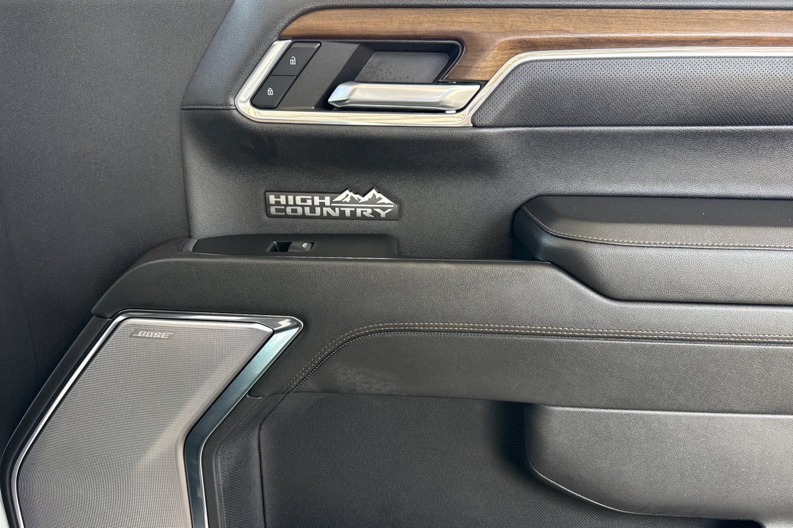 Used 2024 Chevrolet Silverado 1500 High Country w/ High Country Premium Package AWD/4WD image 26