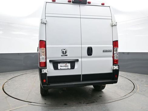 Used 2025 RAM ProMaster 2500 w/ Convenience Group FWD image 5