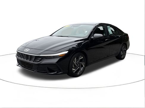 Certified 2025 Hyundai Elantra Sport image 7