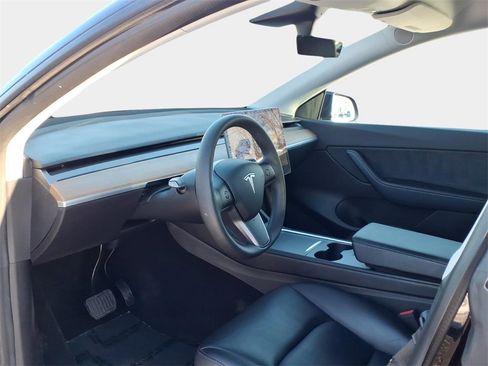 Used 2021 Tesla Model Y Long Range image 8