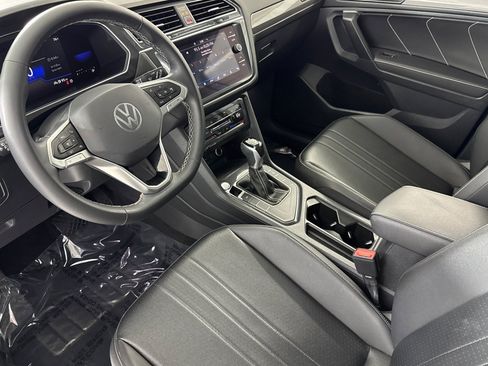 Used 2022 Volkswagen Tiguan SE FWD image 4
