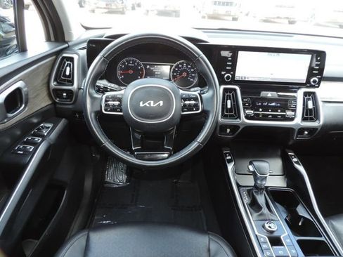 Used 2022 Kia Sorento EX w/ Panoramic Sunroof Package FWD image 25