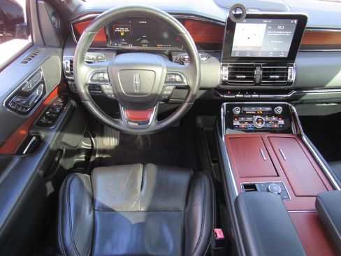 Used 2018 Lincoln Navigator L Reserve w/ Technology Package image 9