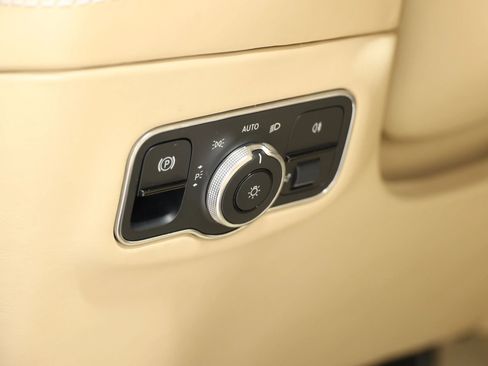 Used 2021 Aston Martin DBX image 23