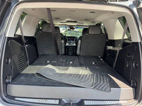 Used 2017 Cadillac Escalade Luxury AWD/4WD image 35