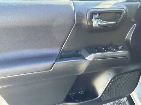 Used 2021 Toyota Tacoma TRD Sport w/ Technology Package image 19