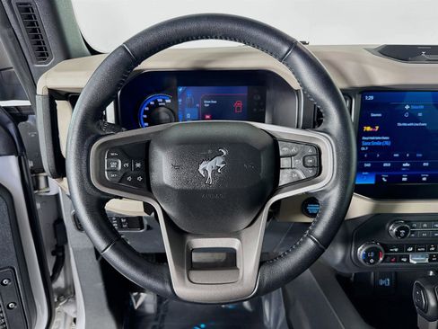Used 2023 Ford Bronco Wildtrak image 13