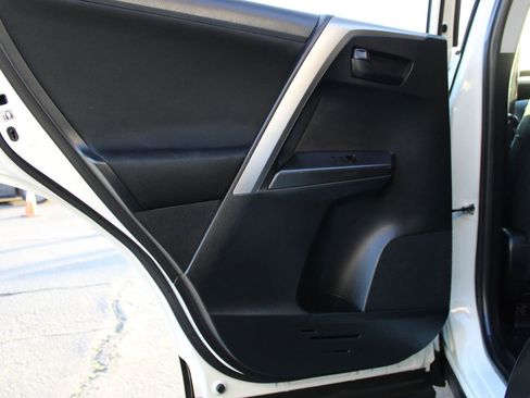 Used 2016 Toyota RAV4 LE image 7