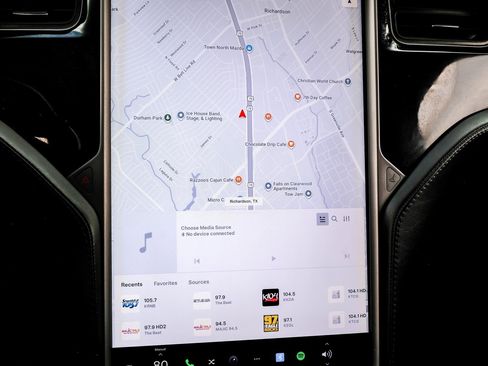 Used 2018 Tesla Model X 75D image 25