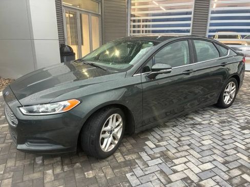 Used 2016 Ford Fusion SE w/ SE Cold Weather Package FWD image 3