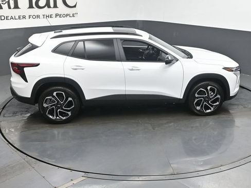 New 2026 Chevrolet Trax RS w/ Sunroof Package FWD image 17