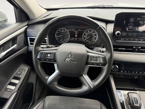 Used 2024 Mitsubishi Outlander SE AWD/4WD image 12