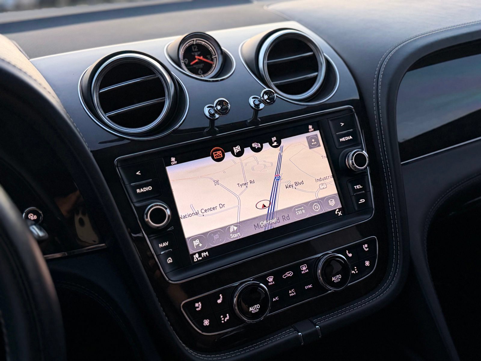 Used 2019 Bentley Bentayga AWD/4WD image 50
