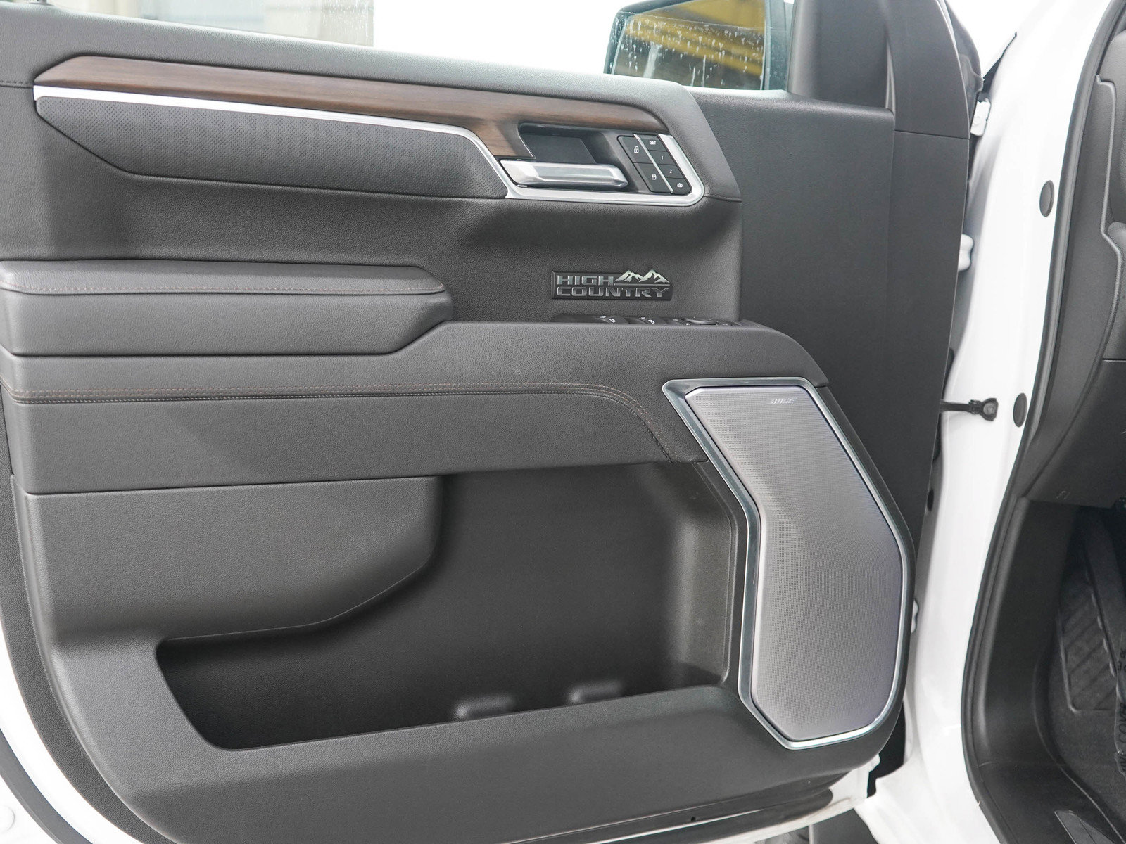 Used 2025 Chevrolet Silverado 1500 High Country AWD/4WD image 17