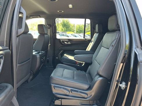 Certified 2024 Chevrolet Suburban High Country AWD/4WD image 10