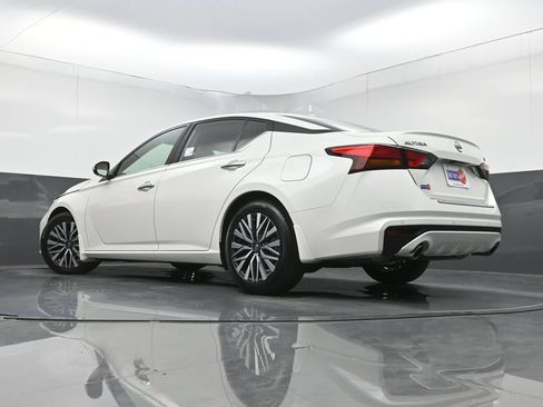 Used 2023 Nissan Altima 2.5 SV w/ SV Premium Package FWD image 30