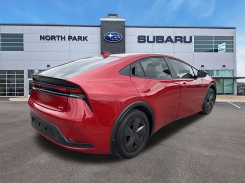 Used 2023 Toyota Prius LE image 3