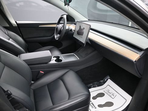 Used 2023 Tesla Model Y Long Range AWD/4WD image 35