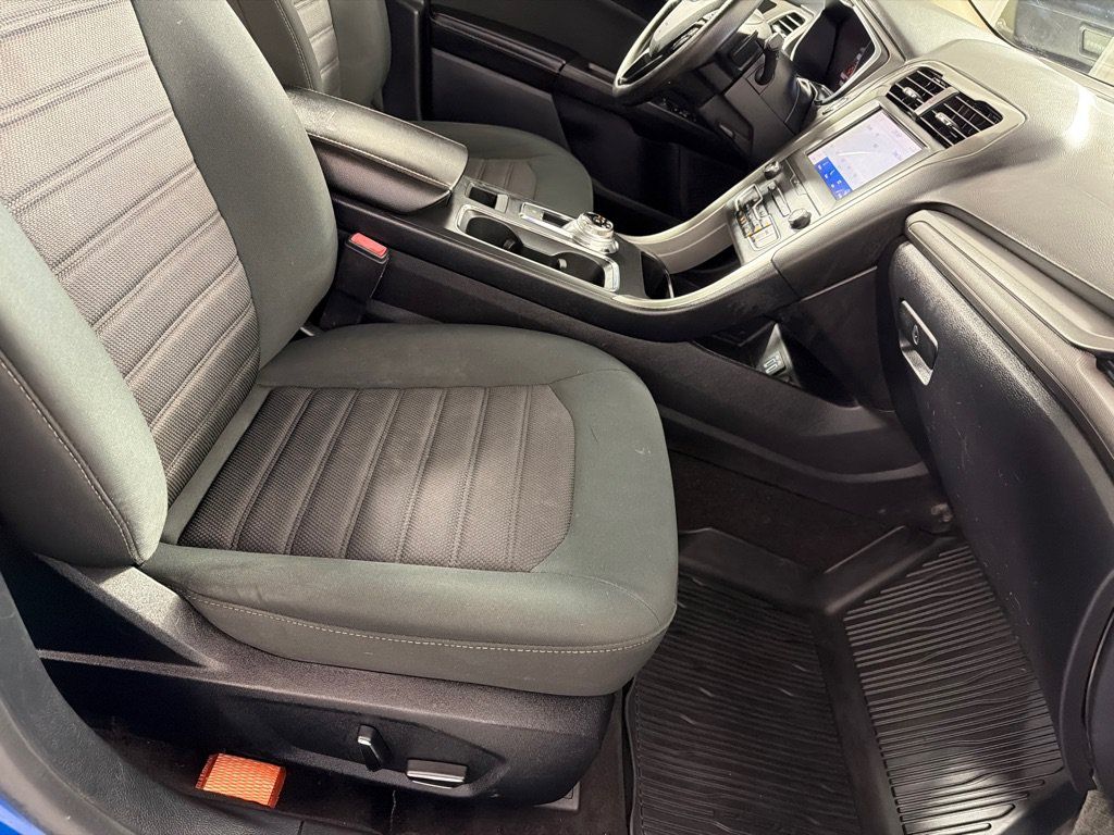 Used 2020 Ford Fusion SE AWD/4WD image 22