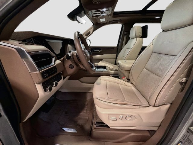 Used 2025 GMC Yukon XL Denali w/ Denali Reserve Package AWD/4WD image 19