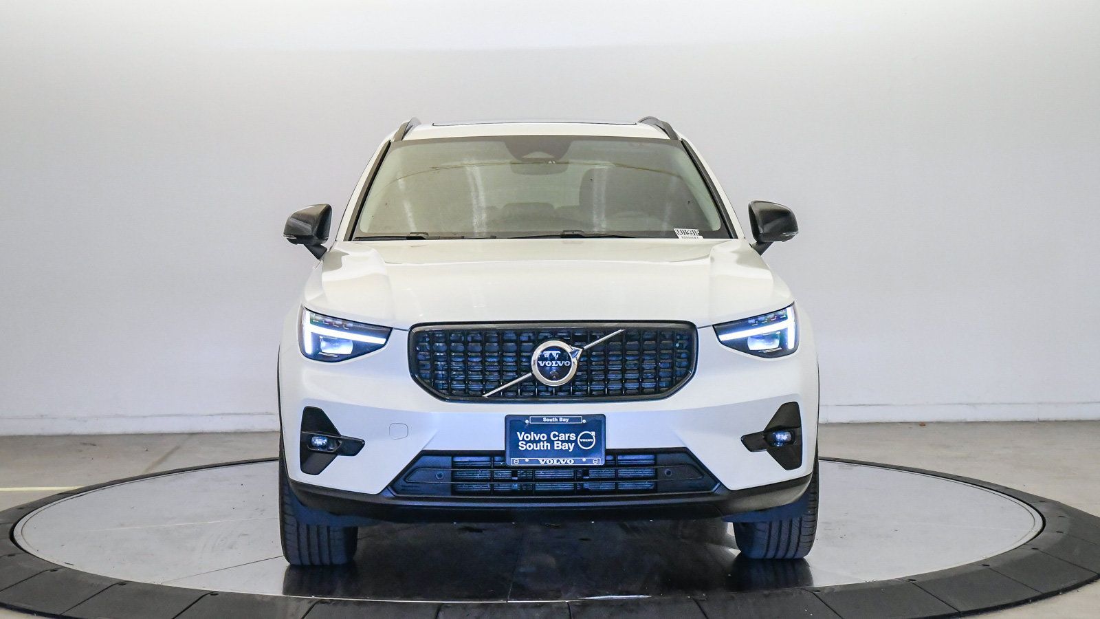 Certified 2026 Volvo XC40 B5 Plus AWD/4WD image 7
